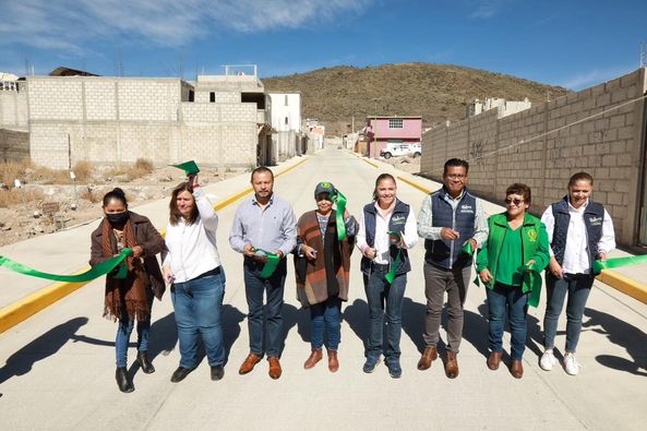 Entrega de pavimentación de concreto hidráulico