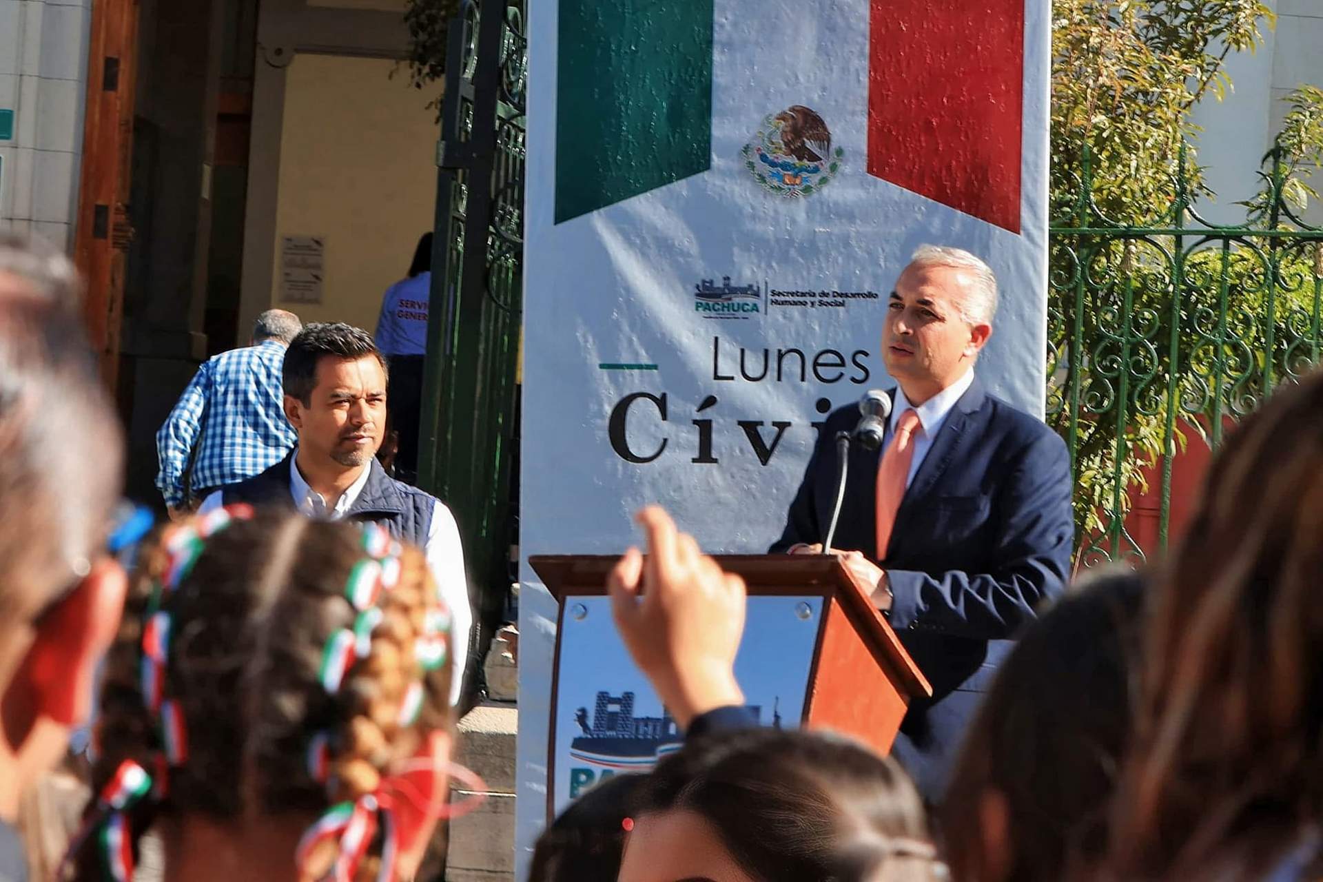 Lunes Cívico